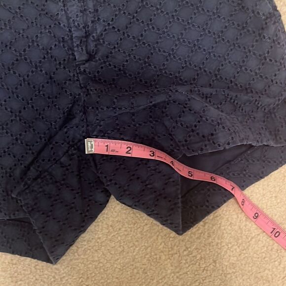 BANANA Republic Navy Blue Eyelet Shorts. Size 2P - Picture 5 of 8